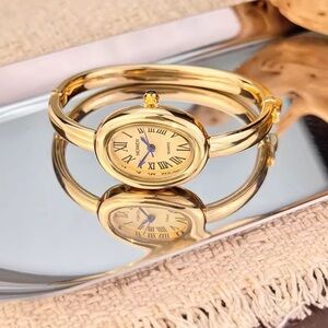 Baignoire Vintage Gold Oval Bracelet Watch